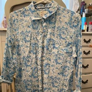 American Eagle light button-up shirt